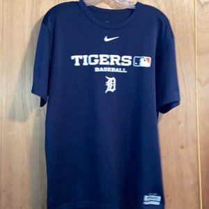 Nice Detroit Tigers shirt